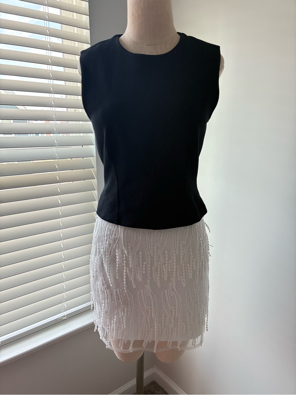 Zara Women's Black Peplum Hem Structured Sleeveless Top - Picture 2 of 11